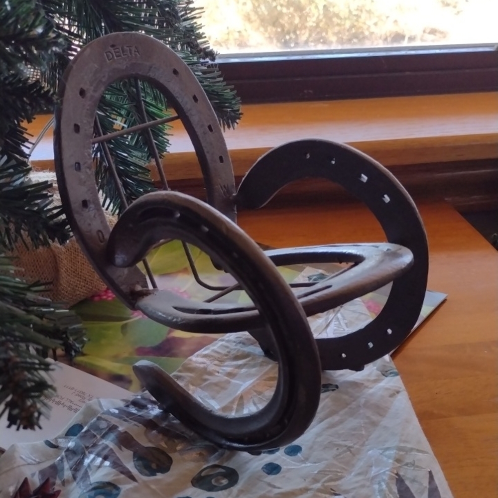 Delta Horseshoes Rocker Gray